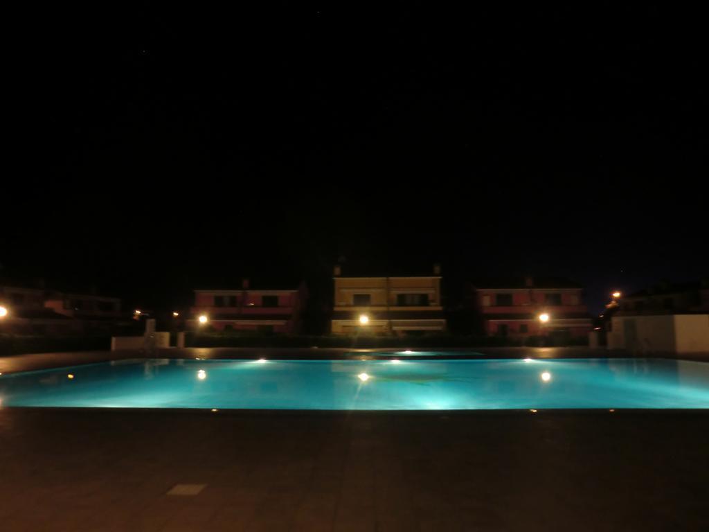 Residence Villaggio Dei Fiori Con Piscina E Posto Spiaggia Incluso Каорле Номер фото
