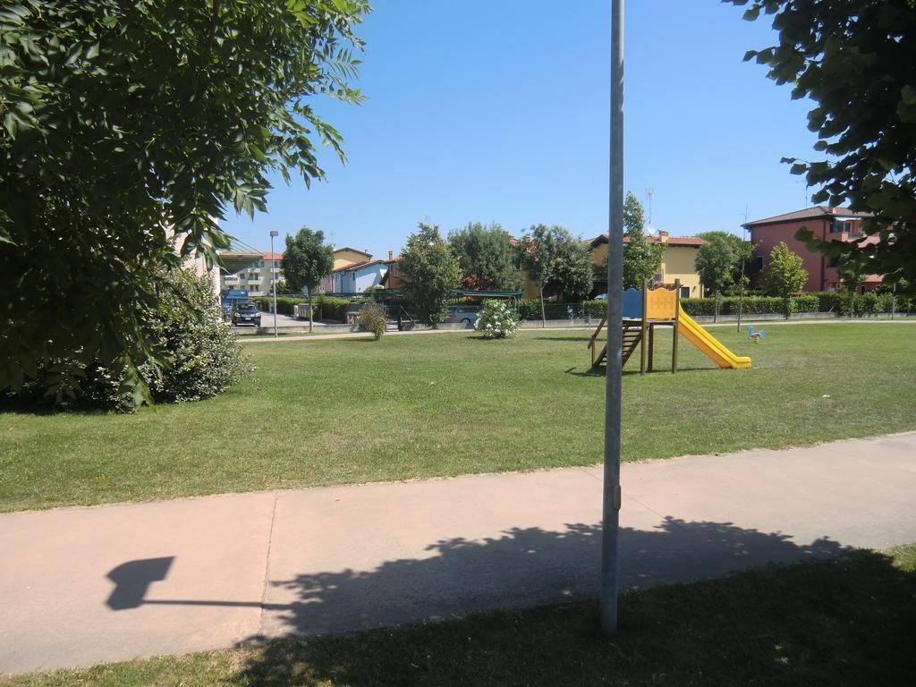 Residence Villaggio Dei Fiori Con Piscina E Posto Spiaggia Incluso Каорле Номер фото