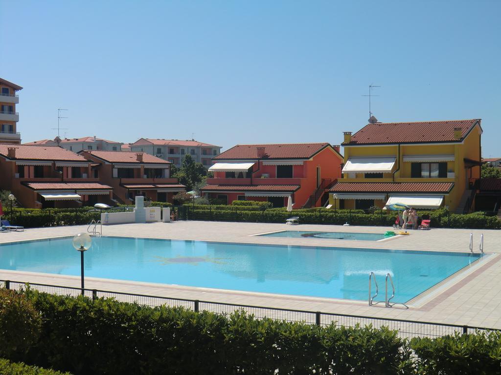 Residence Villaggio Dei Fiori Con Piscina E Posto Spiaggia Incluso Каорле Номер фото