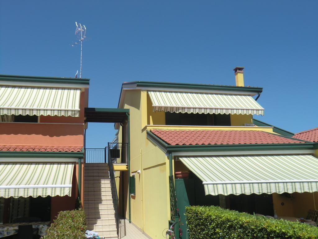 Residence Villaggio Dei Fiori Con Piscina E Posto Spiaggia Incluso Каорле Номер фото