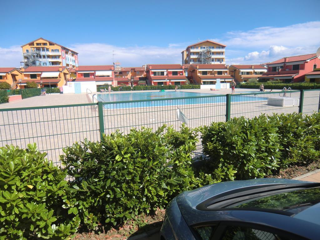 Residence Villaggio Dei Fiori Con Piscina E Posto Spiaggia Incluso Каорле Номер фото