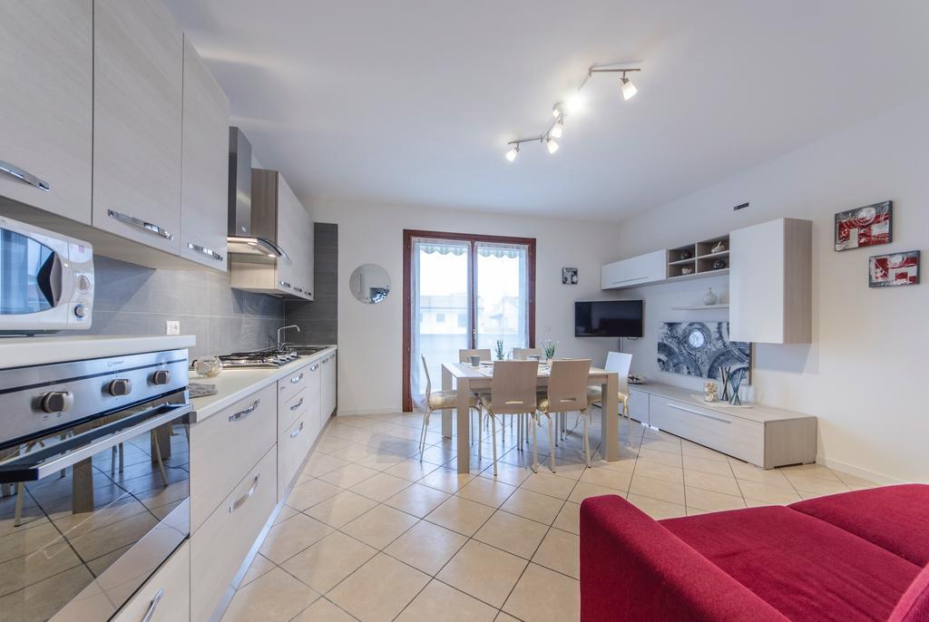 Residence Villaggio Dei Fiori Con Piscina E Posto Spiaggia Incluso Каорле Номер фото