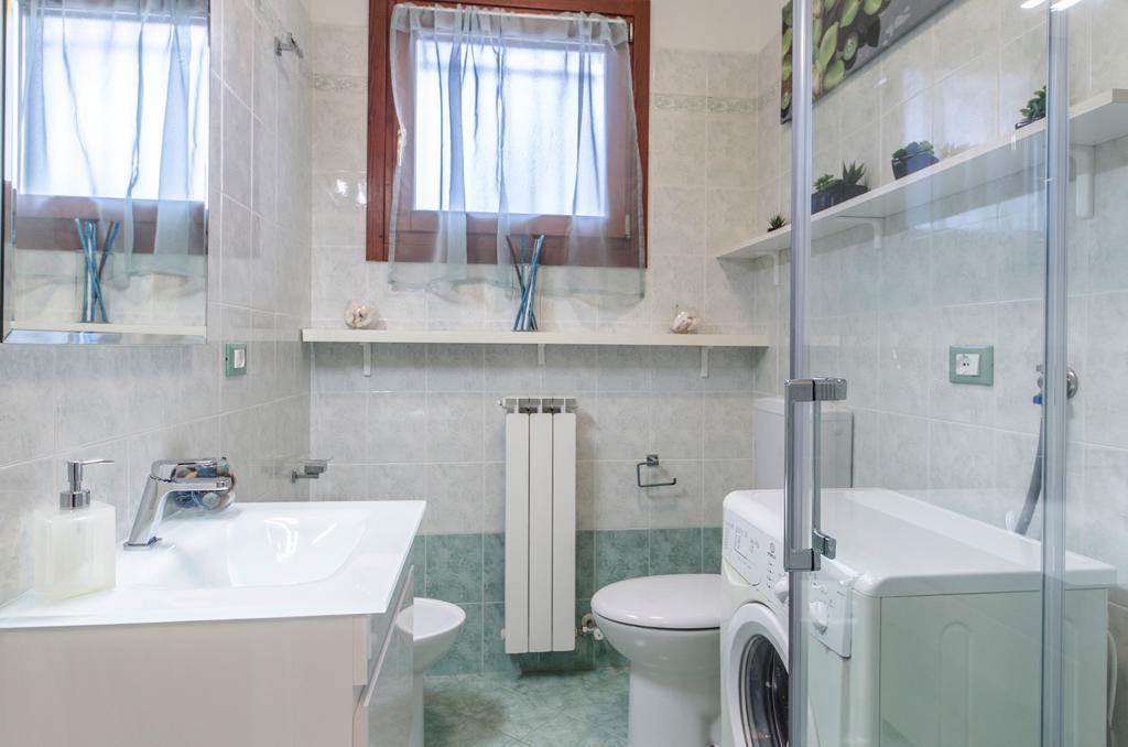 Residence Villaggio Dei Fiori Con Piscina E Posto Spiaggia Incluso Каорле Номер фото